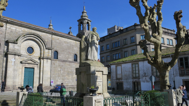 Parada: Espolón. Monumento a Rosalía de Castro